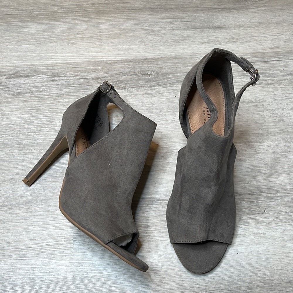 Christian Siriano for Payless Gray Faux Leather Heel Sandals Size 8.5